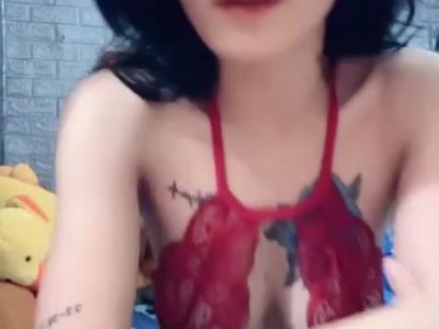 Con em bảo trân dâm mặc đồ gợi cảm khoe hàng phê