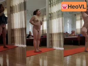 Chị máy bay nude tập thể dục cho mấy anh trai gu mặn
