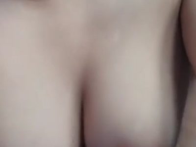 Vừa đụ doggy vừa bóp vú to con em gái múp quá đã