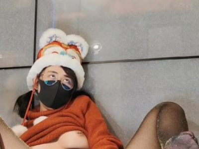 Banh chân khoe bướm không lông thẩm du ra nước sướng