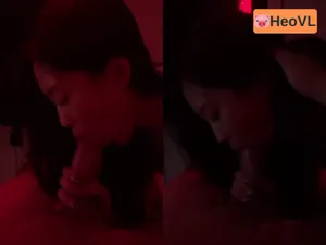 Em gái xinh ngoan ngoãn bú mút con cặc bự sướng buồi quá