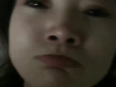 Bé gái yêu bị anh chim to đụ tý thì khóc