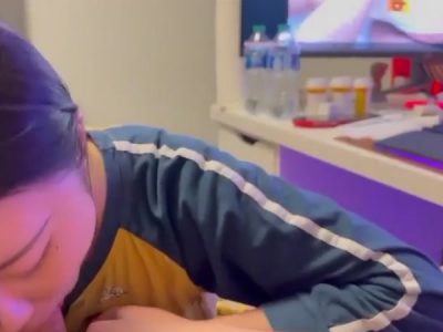 Vừa xem sex vừa được em yêu bú buồi siêu đỉnh