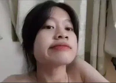 Em dâm nữ khoe lồn quay clip dâm dục