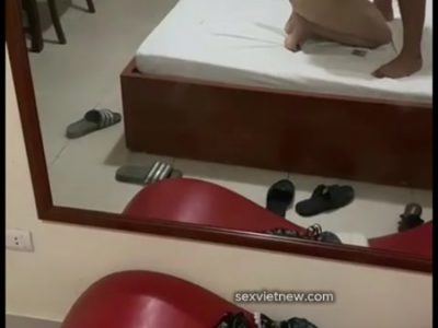 Quỳ gối bú buồi quá đã rồi địt nhau kiểu truyền thống phê