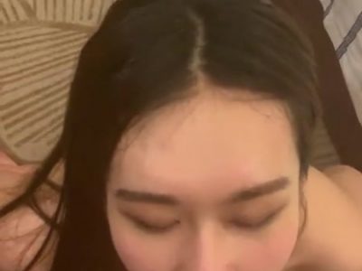 Gái xinh quỳ gối bóp vú cho thằng bồ sóc lọ sướng quá đã