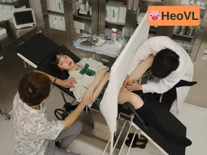 Em học sinh đi khám phụ khoa gặp bác sĩ biến thái