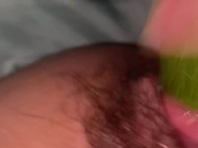 Bé người yêu là thần dâm 2k9 nứng móc lồn đêm khuya