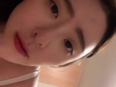 Con em bé hàng nứng dâm đãng vú bự bú liếm buồi đã