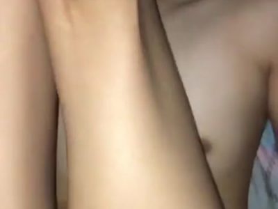 Đưa chân gái yêu lên đụ không bao quá sướng cực nứng