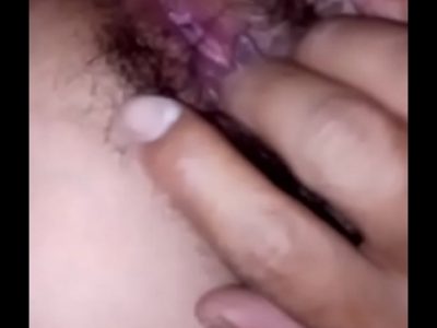 Con em hàng xóm suốt ngày gửi clip móc lồn cho xem