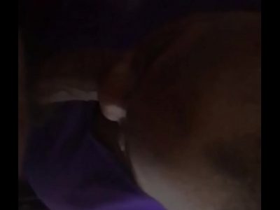 Nửa đêm anh đang ngủ em làm gì đó