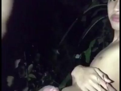 Bồ ngon dâm đãng public cùng anh ghệ trong rừng