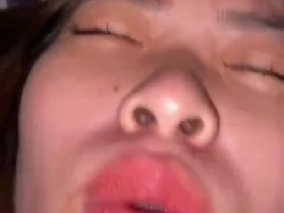 Con em ghệ rên la quá phải nhét quần lót vào miệng