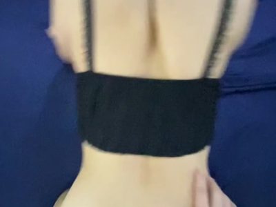 Cô bé dáng ngon mông to bị đụ không bao quá sướng