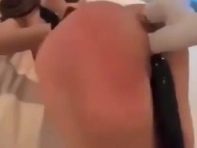 Nhét sextoy vào thẩm du cho bé sinh viên non cực nuột