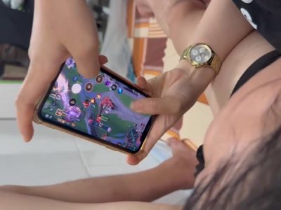 Bé gái sinh viên vừa chơi game vừa bú cặc siêu đã